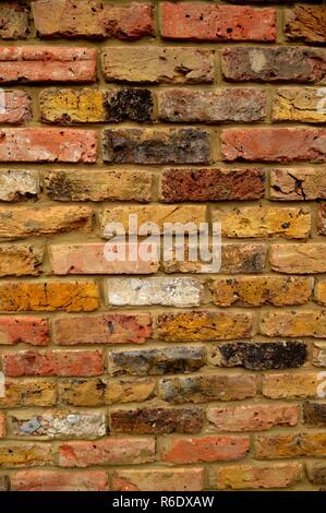 Rigenerate Londra muro di mattoni Foto Stock