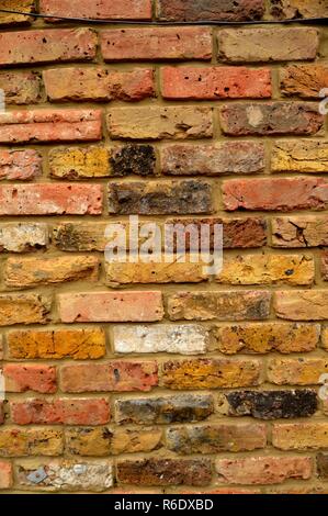 Rigenerate Londra muro di mattoni Foto Stock