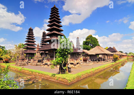 Il tradizionale design Balinese tempio indù Taman Ayun In Mengwi Bali, Indonesia Foto Stock