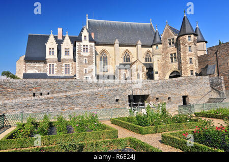 Il 15Th-Century Cappella Chateau D'Angers è un castello nella città di Angers nella Valle della Loira nel dipartimento di Maine-Et-Loire in Francia Foto Stock