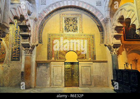 Spagna Andalusia Moorish Mihrab della moschea di Cordova Mihrab preghiera nicchia, la Mezquita de Cordoba Foto Stock