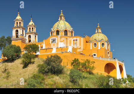 Lo storico Santuario di Nostra Signora dei Rimedi sedersi sulla piramide di Cholula, Messico Foto Stock