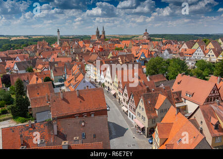Vista dalla Torre della Città Storica a Rothenburg Ob Der Tauber, Franconia, Baviera, Germania Foto Stock