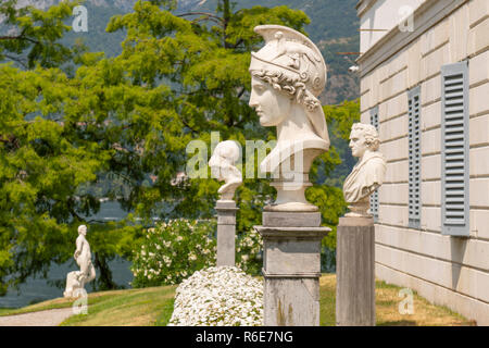 Erma di Athena nel giardino all'italiana di Villa Melzi a Bellagio, Italia Foto Stock