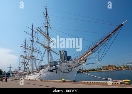 Imbarcazione a vela Dar Pomorza (dono di Pomerania occidentale) nave museo nel porto della città di Gdynia, Polonia Foto Stock