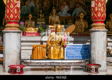Famose Statue di Monaco al tempio Doi Suthep in Chiang Mai Thailandia Foto Stock