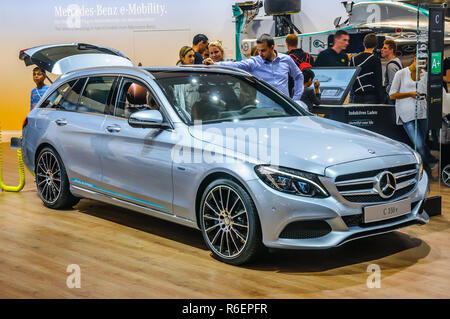 Francoforte - Settembre 2015: Mercedes-Benz C 350 e presentato al IAA International Motor Show il 20 settembre 2015 a Francoforte, Germania Foto Stock