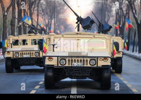Bucarest, Romania - 1 Dicembre 2018: Humvee veicolo militare dall'esercito rumeno a nazionale rumena giorno parata militare Foto Stock