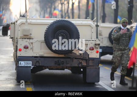 Bucarest, Romania - 1 Dicembre 2018: posteriore di un Humvee veicolo militare dall'esercito rumeno a nazionale rumena giorno parata militare Foto Stock