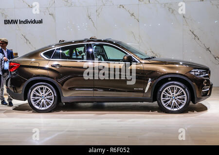 Francoforte - Settembre 2015: BMW X6 xDrive40d presentato al IAA International Motor Show il 20 settembre 2015 a Francoforte, Germania Foto Stock