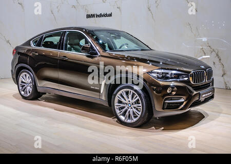 Francoforte - Settembre 2015: BMW X6 xDrive40d presentato al IAA International Motor Show il 20 settembre 2015 a Francoforte, Germania Foto Stock