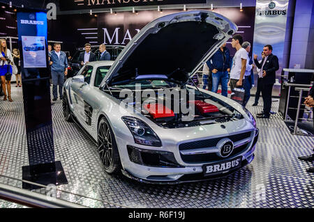 Mosca, Russia - Agosto 2012: MERCEDES-BENZ SLS AMG ROADSTER BRABUS ha presentato in anteprima mondiale alla sedicesima MIAS (Moscow International Automobile Salon) Foto Stock