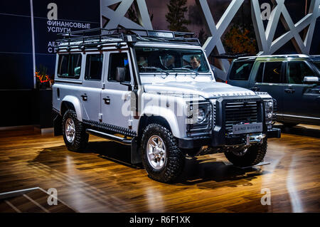 Mosca, Russia - Agosto 2012: Land Rover Defender 110 presentata in prima mondiale al sedicesimo MIAS (Moscow International Automobile Salon) il 30 agosto Foto Stock