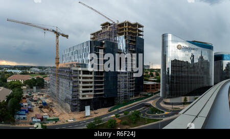 Sandton, Sud Africa - 24 Novembre 2018: costruzione di Katherine torri in Sandton CBD in Sud Africa Foto Stock