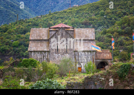 Vista della bellissima cattedrale di antico monastero Akhtala, Armenia Foto Stock