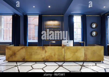 Interno Vista della reception. 21 Soho Square, Londra, Regno Unito. Architetto: Buckley grigio Yeoman, 2018. Foto Stock