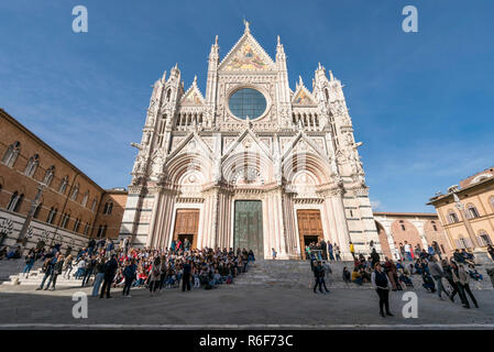 Vista orizzontale del Duomo di Siena a Siena, Italia. Foto Stock