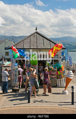 Vista verticale del molo a Beaumaris su Anglesey. Foto Stock