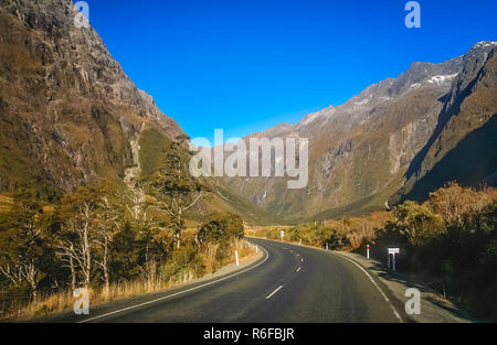 Spettacolare strada di montagna di Milford Sound Foto Stock