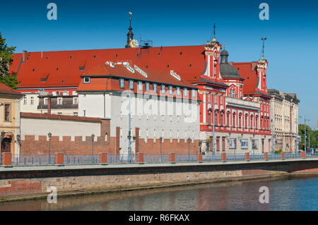 Il Ossolineum o Ossoli nazionale Istituto di sci e il fiume Oder, Wroclaw, Polonia Foto Stock