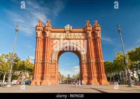 Arc de Triomf, Lluis Companys Promenade e il Parco In Barcellona, Spagna Foto Stock