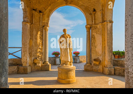 Statua romana di Ceres In Villa Cimbrone giardini sulla costa di Amalfi, Ravello, provincia di Salerno, Italia Foto Stock