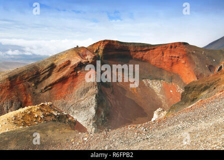 Vista dal bordo del cratere rosso sul Tongariro Alpine Crossing, Nuova Zelanda Foto Stock
