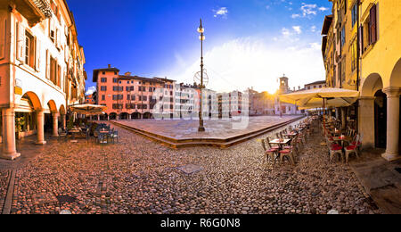 Piazza San Giacomo a Udine il tramonto vista panoramica Foto Stock