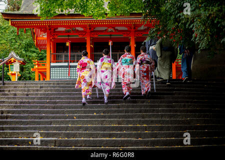 Gruppo di donna giapponese tradizione indossare abiti kimono Foto Stock