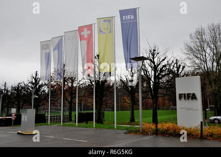 Svizzera: nuvole sopra la FIFA-sede centrale, che si trova a Zurigo. Foto Stock