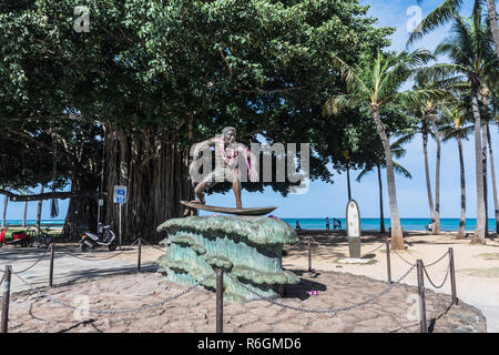 Waikiki,Oahu, alle Hawaii, Stati Uniti d'America - 21 Maggio 2018 : Surfer Statua in Waikiki Beach, Oahu, Hawaii Foto Stock