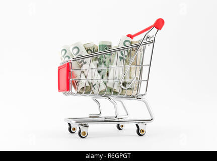 Carrello spesa con il polacco soldi su sfondo bianco Foto Stock
