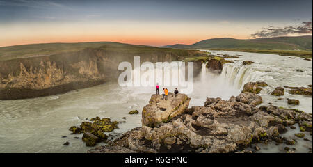 Antenna - cascate Godafoss, Islanda. Questa foto è stata scattata con un drone. Foto Stock