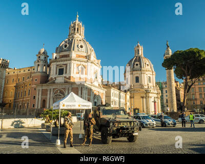 Santa Maria di Loreto chiesa cinquecentesca in piazza della Madonna di Loreto, Roma, Regione Lazio, Italia Foto Stock