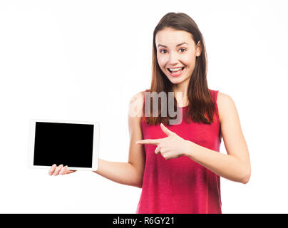 Allegro brunette presentando una tavoletta digitale Foto Stock
