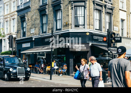 Londra/UK - 21 Luglio 2018: Coffeebello cafe sul Portobello Road a Notting Hill, Londra, Regno Unito Foto Stock