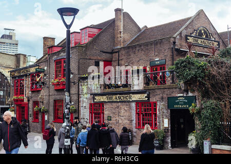 Londra/UK - 25 Marzo 2018: l'ancoraggio Bankside pub nel quartiere londinese di Southwark. È in Bankside località sulla riva sud del Tamigi Foto Stock