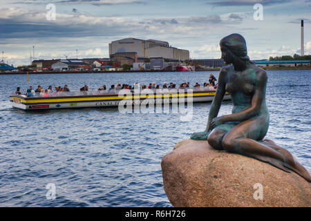 La Sirenetta statua in bronzo, Langelinie promenade, Copenhagen, Danimarca e Scandinavia Foto Stock