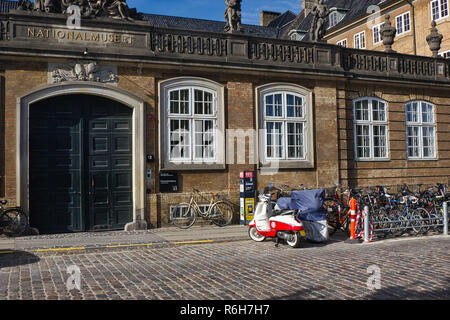 Il Museo Nazionale di Copenhagen, Danimarca, in Scandinavia. Il museo si trova nel Palazzo del Principe costruito nel 1743-44. Foto Stock