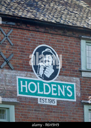 Holden per il logo di birra in un pub a parete, Staffordshire, England, Regno Unito Foto Stock