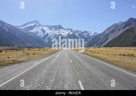 Strada che conduce al Monte Cook, il piщ alto montagna della Nuova Zelanda Foto Stock