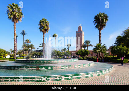 La Moschea di Koutoubia Marrakech Marrakesh ( ), fontane e giardini, Marrakech, Marocco,Africa del Nord Foto Stock