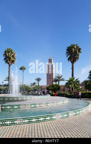 La Moschea di Koutoubia Marrakech Marrakesh ( ), fontane e giardini, Marrakech, Marocco,Africa del Nord Foto Stock