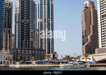 Dubai, Emirati Arabi Uniti - Ottobre 2018: grattacieli di Dubai Marina Foto Stock