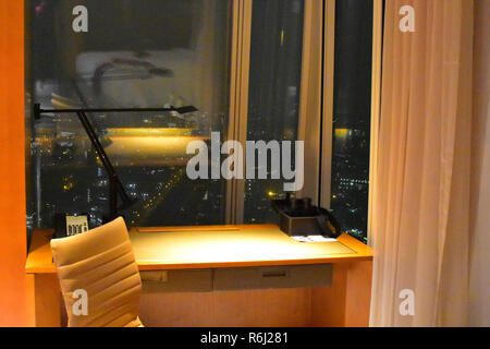 La vista da una camera da letto a Shangdi La Hotel in Shard - London Regno Unito Foto Stock