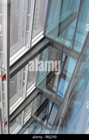 La vista da una camera da letto a Shangdi La Hotel in Shard - London Regno Unito Foto Stock