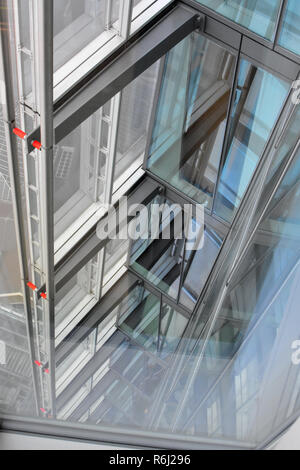 La vista da una camera da letto a Shangdi La Hotel in Shard - London Regno Unito Foto Stock