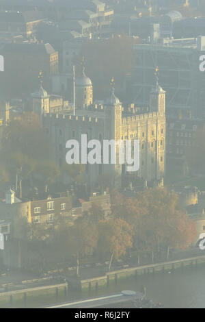 La vista da una camera da letto a Shangdi La Hotel in Shard - London Regno Unito Foto Stock