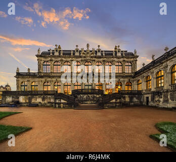 DRESDEN, Germania - 13 novembre 2016: Il Museo delle porcellane in Dresdner Zwinger, ricostruita dopo la seconda guerra mondiale, il palazzo è ora il più visitato Foto Stock