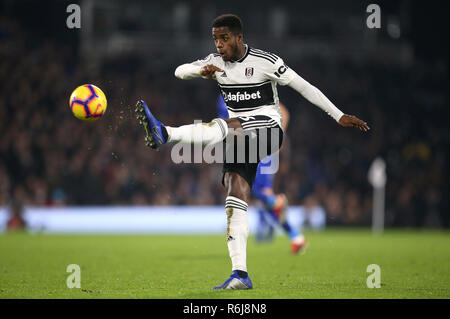 Fulham's Ryan Sessegnon in azione durante la partita della Premier League a Craven Cottage, Londra. PREMERE ASSOCIAZIONE foto. Data immagine: Mercoledì 5 dicembre 2018. Vedi PA storia CALCIO Fulham. Il credito fotografico dovrebbe essere: Steven Paston/PA Wire. RESTRIZIONI: Nessun utilizzo con audio, video, dati, elenchi di apparecchi, logo di club/campionato o servizi "live" non autorizzati. L'uso in-match online è limitato a 120 immagini, senza emulazione video. Nessun utilizzo nelle scommesse, nei giochi o nelle pubblicazioni di singoli club/campionati/giocatori. Foto Stock